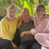 Bruce Willis reaparece en foto sonriente junto a sus hijas